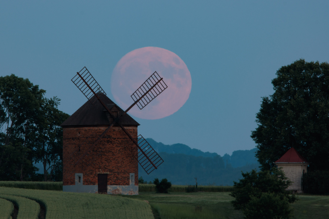  Moonrise, Chvalkovice